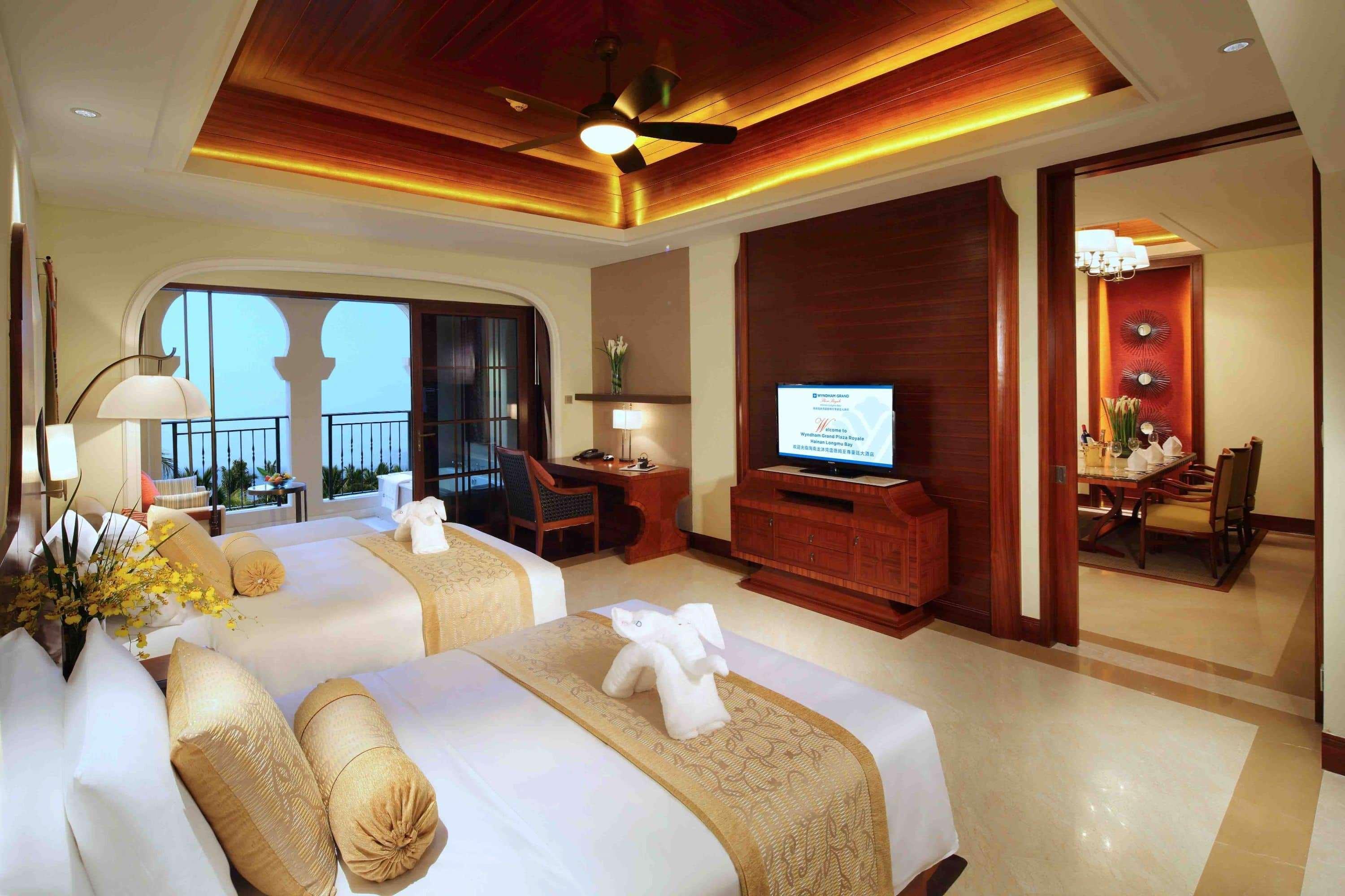 วินด์แฮม แกรนด์พลาซ่า รอยัล ไห่นานหลงมูเบย์ Hotel Ledong ภายนอก รูปภาพ